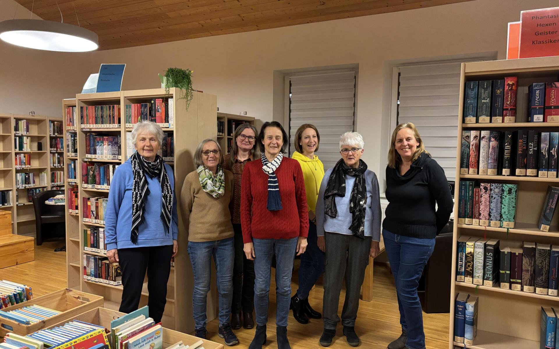 Wir das Bücherei Team in Schalchen
